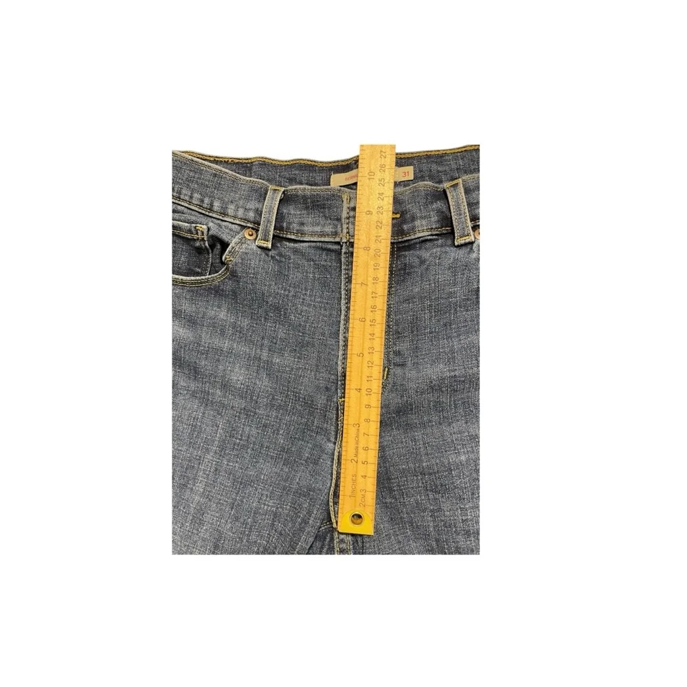 Women’s Levi’s Denim Bermuda shorts size 31 Regular Straight medium wash - Picture 4 of 5